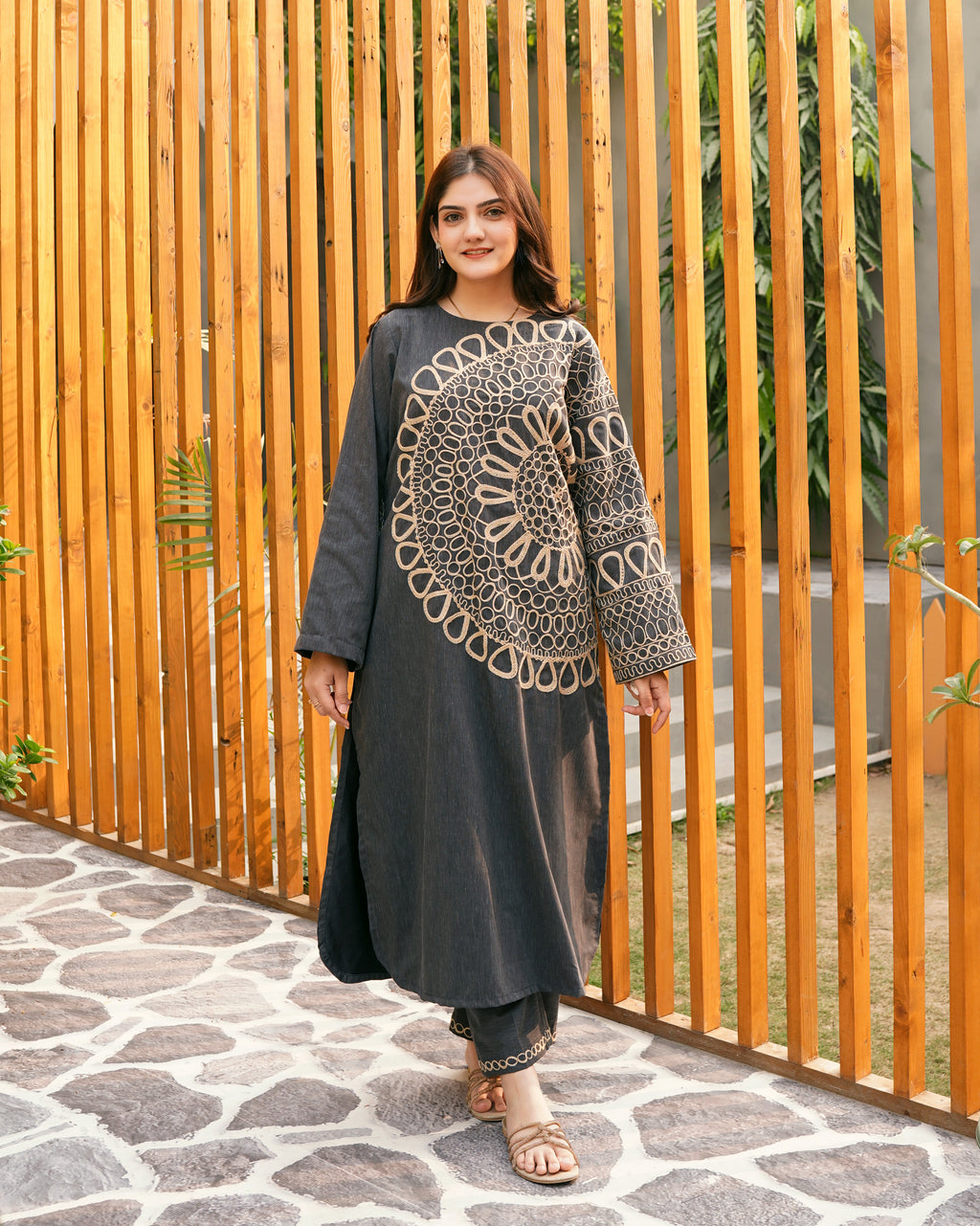 Embroidered Light Khadder