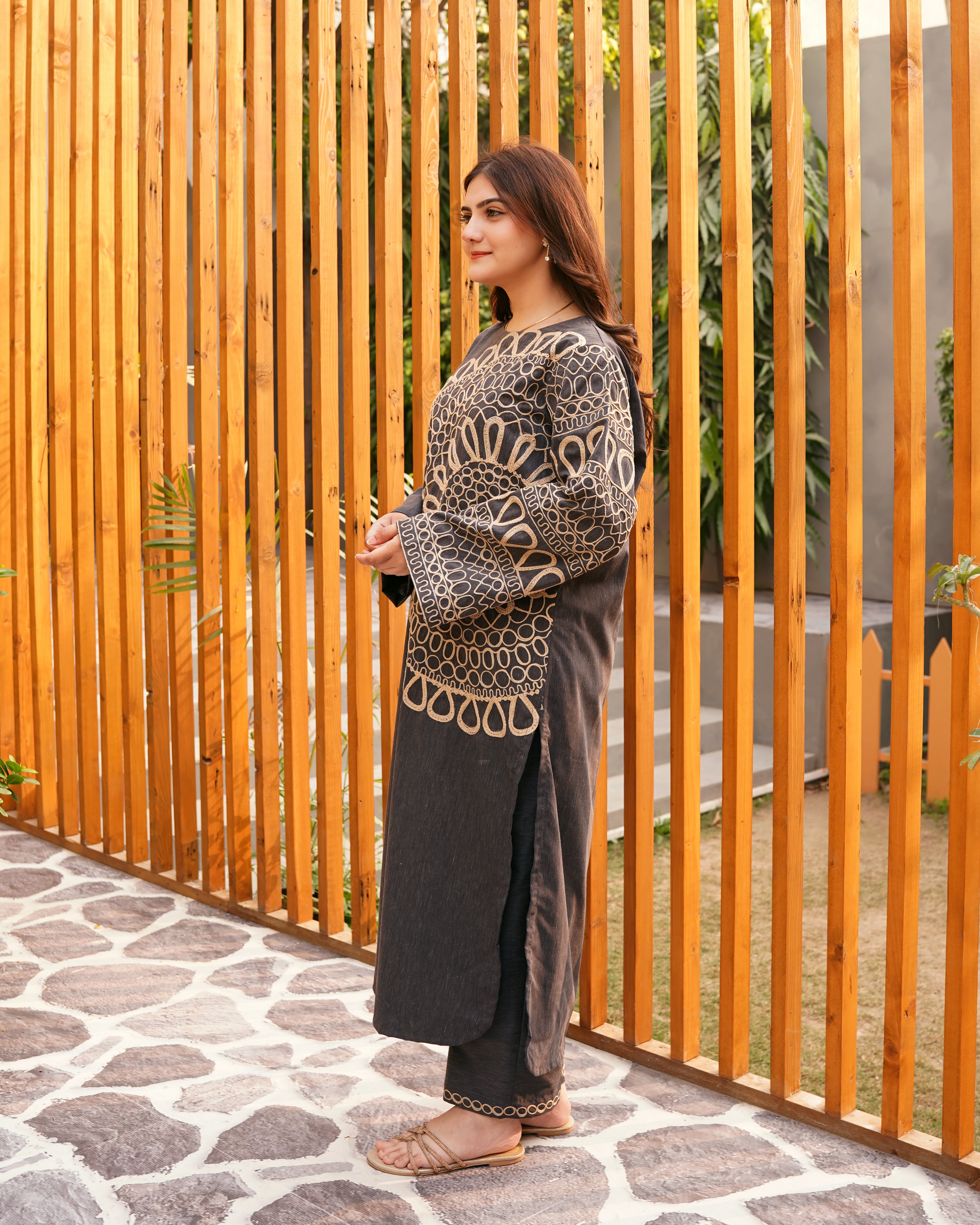 Embroidered Light Khadder