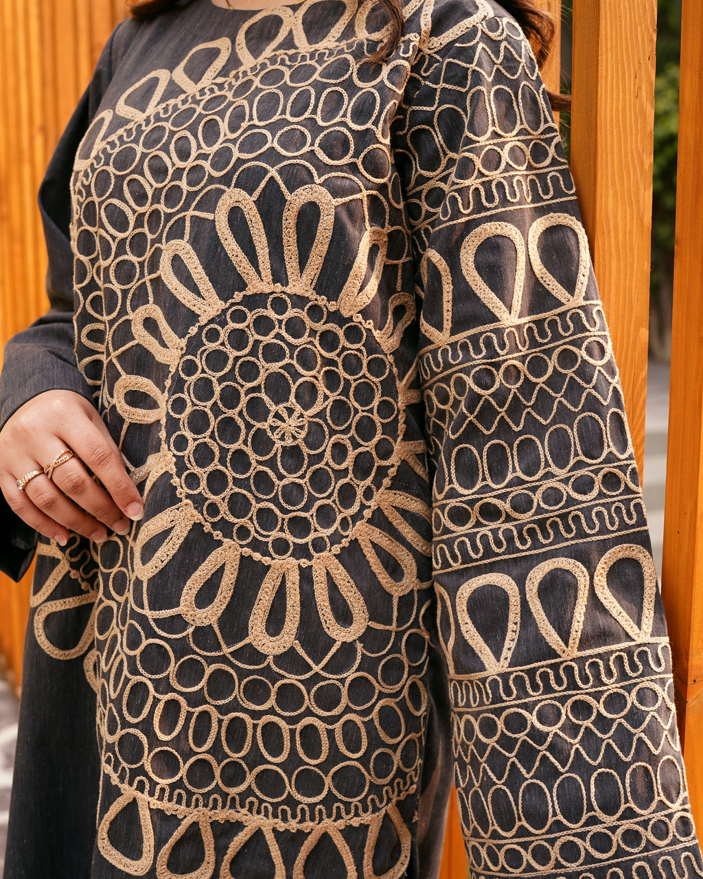 Embroidered Light Khadder